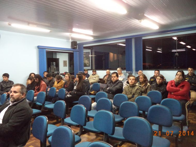 Câmara volta às atividades com visita de alunos na sessão